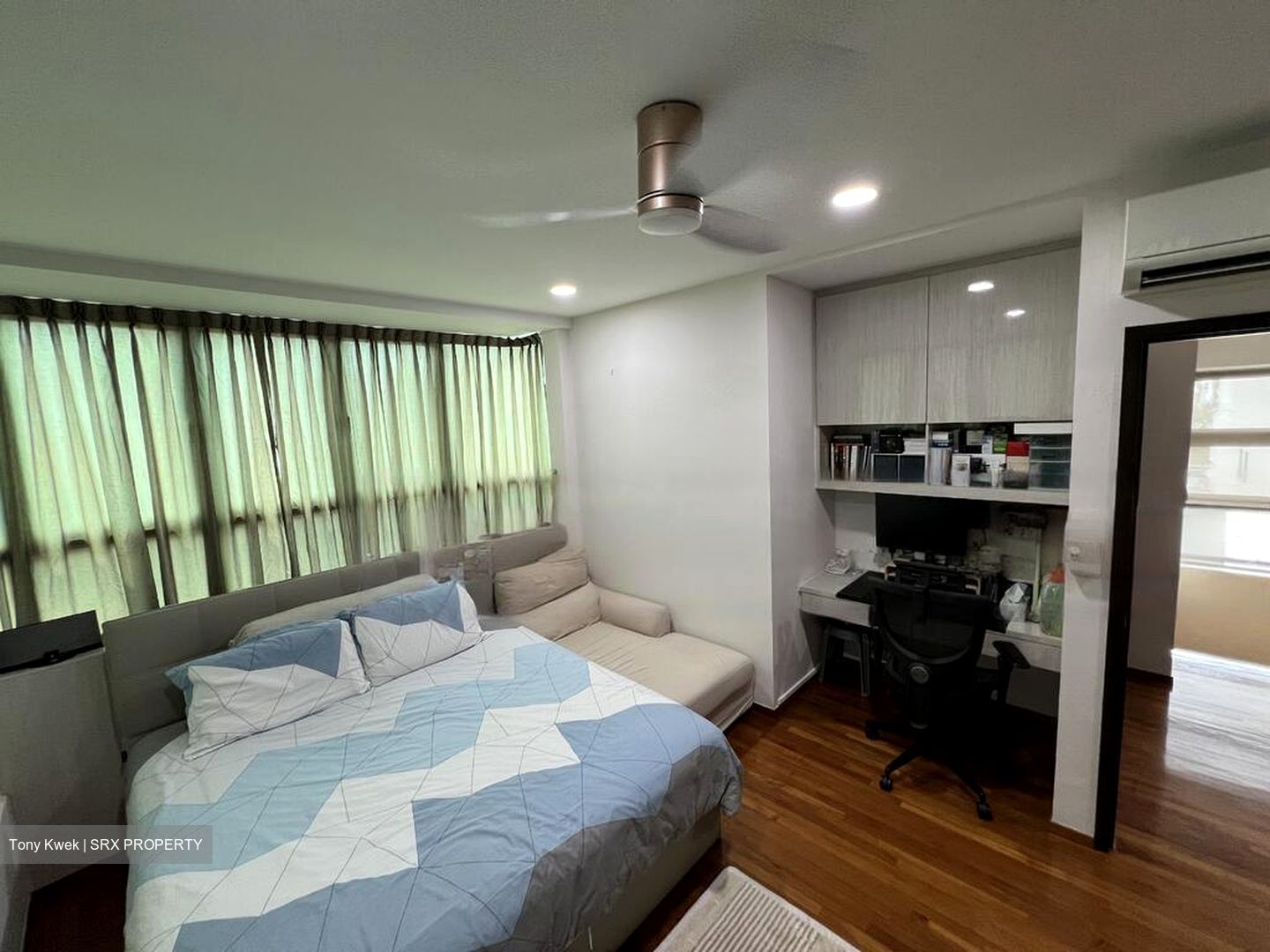 The Silver Spurz (D19), Semi-Detached #471229301